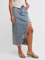 Önü Lazer Kesimli Yırtmaçlı Denim Etek